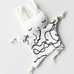 achetez Doudou plat lapin rubans Wee Gallery au meilleur prix en promo