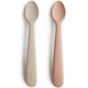 achetez Lot de 2 cuillères en silicone Shifting sand/Blush Mushie au meilleur prix en promo