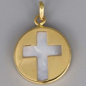 achetez Médaille avec croix ajourée personnalisable 14 mm (or jaune 750° et nacre) Aubry-Cadoret au meilleur prix en promo