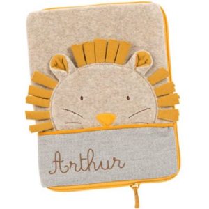 achetez Protège carnet de santé crème Paprika le lion (personnalisable) Moulin Roty au meilleur prix en promo