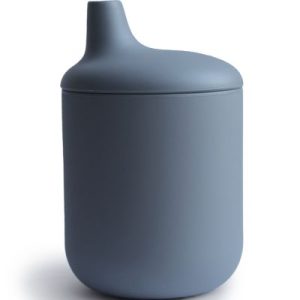 achetez Tasse à bec en silicone Tradewinds Mushie au meilleur prix en promo